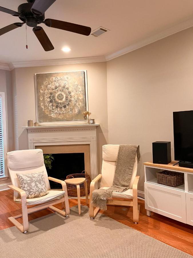 Lovely Townhouse! Apartment