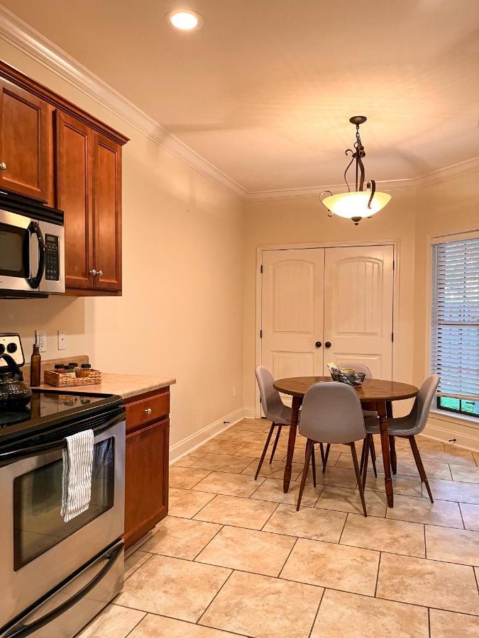 Apartment Lovely Townhouse! Auburn